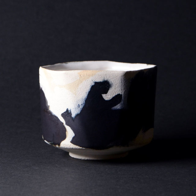 共箱付】彩墨流茶碗 -白黒-（JS-631） 作家「瀬津純司」