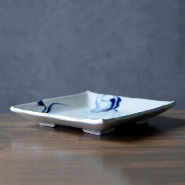 彩墨流角皿 -白青-（JS-643）　作家「瀬津純司」