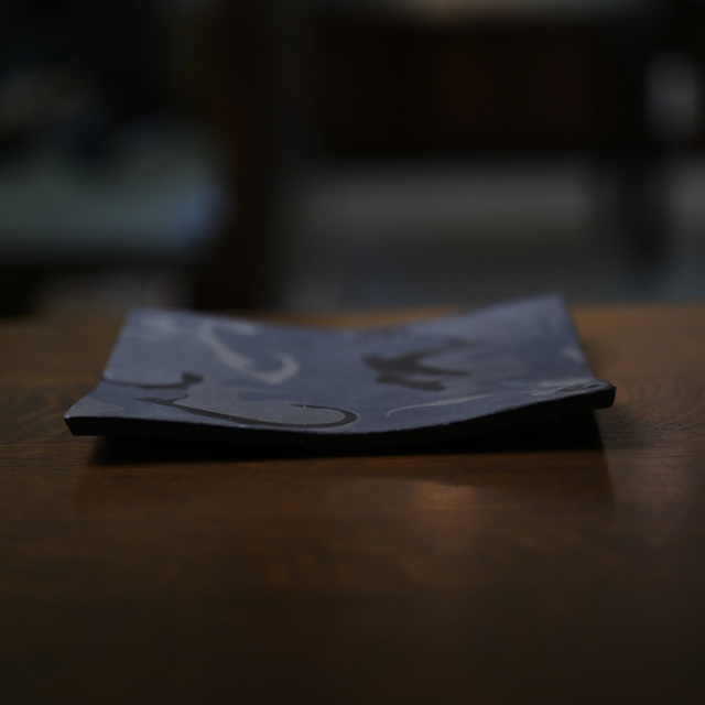彩墨流足付板皿-21cm-（JS-660）　作家「瀬津純司」