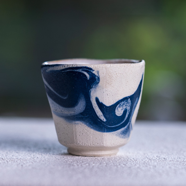 共箱付】彩墨流酒器 -白青-（JS-679） 作家「瀬津純司」