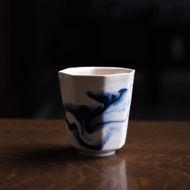 手作り陶器 青色と白色のストライプ 瀬戸焼・手描きの青ストライプ楕円皿／ 本日は爽やかな雰囲気の