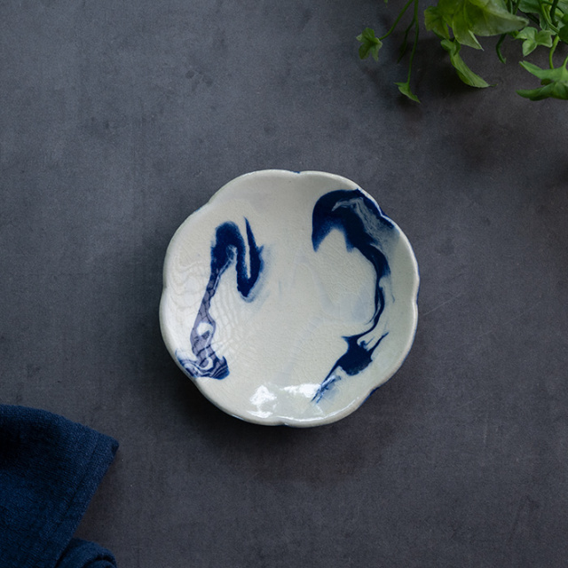 彩墨流花小皿-白青- （JS-691） 作家「瀬津純司」