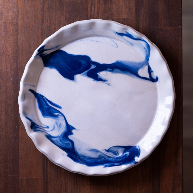 彩墨流丸皿-白青- （JS-693） 作家「瀬津純司」