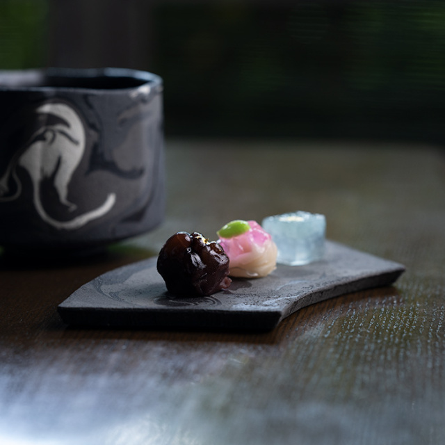 彩済流板皿　作家　瀬津純司