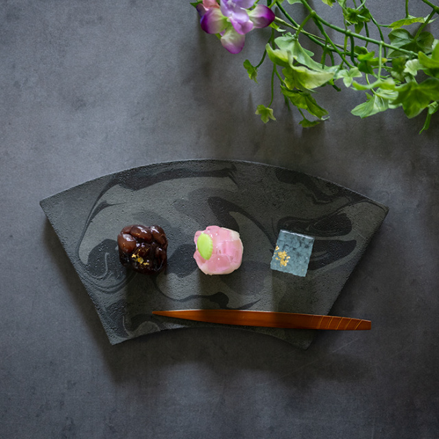 彩済流板皿　作家　瀬津純司