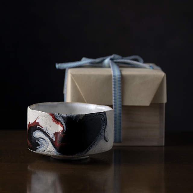 【茶碗　柳に燕】耕寅窯　紙箱 茶碗 柳に燕】耕寅窯 紙箱 CATEGORY 抹茶碗 | ギャラリー洛中洛外