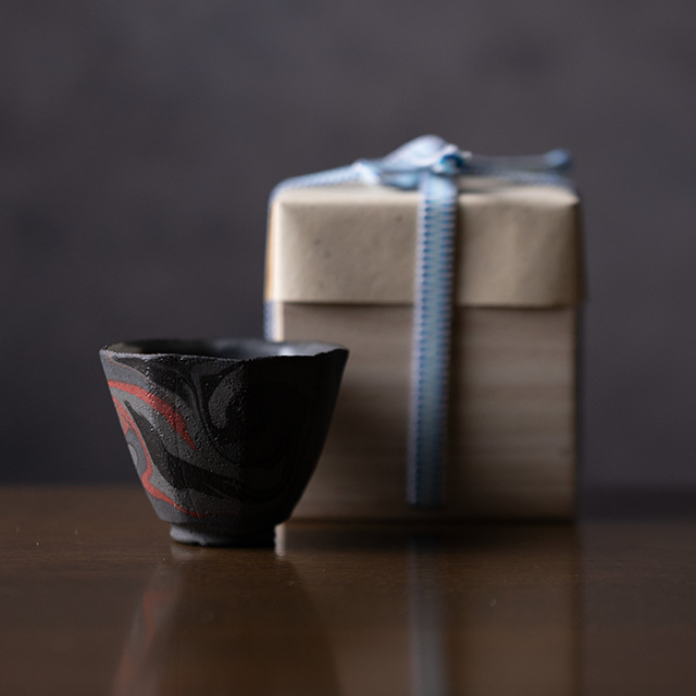 共箱付】彩墨流酒器-白黒-（JS-755） 作家「瀬津純司」