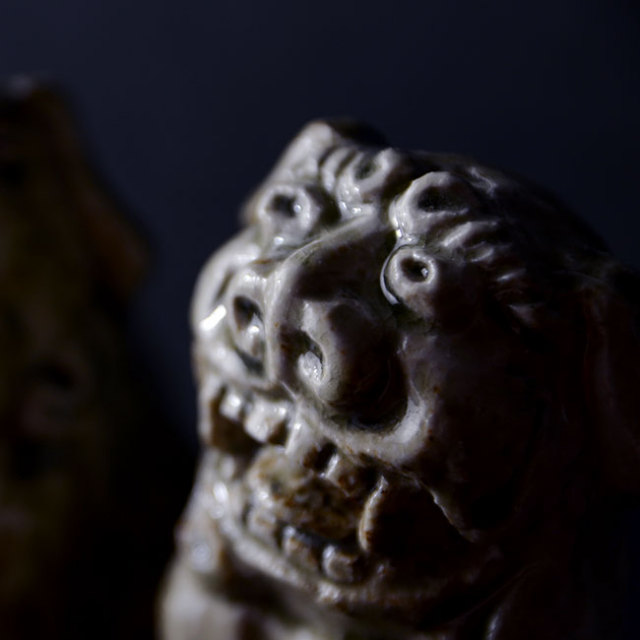 伊賀灰釉狛犬一対（共箱付） 作家「新歓嗣」