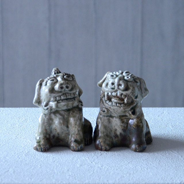 伊賀灰釉狛犬一対（共箱付）　作家「新歓嗣」 