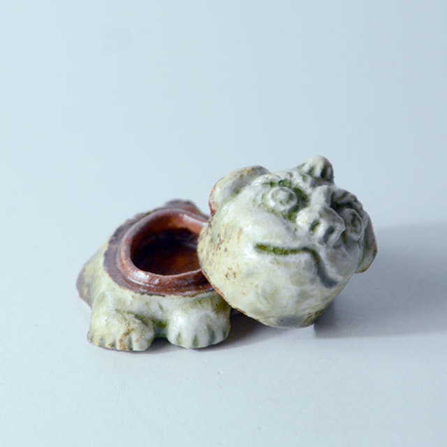 伊賀灰釉戌香合（共箱付A）　作家「新歓嗣」