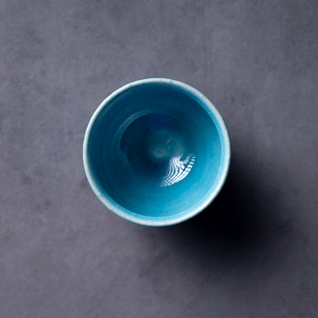 食卓を彩るトルコブルーの器 陶芸一点物。 和食器 トルコブル-ぐい呑 作家「荒木漢一」