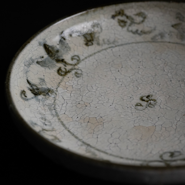 飾皿　辛己　勘之【中古美品】 中皿 | 梅花皮安南六寸皿（KIA-153） 作家「荒木漢一」