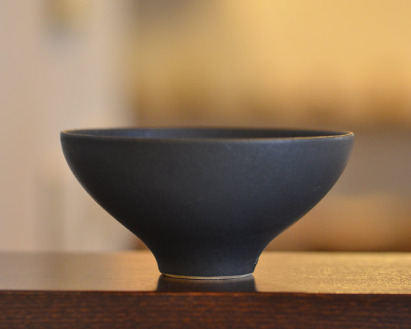 黒色陶器 茶碗 陶芸　芸術　新品　茶碗　美術　食器　キッチン　ご飯 白飯が映える黒釉飯茶碗 【ご飯茶碗 手仕事 民藝 窯元 和 陶器