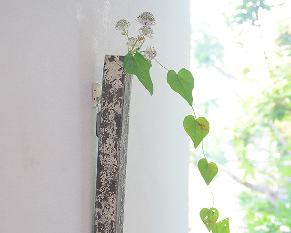 花器-白化粧掛け花入   作家「竹内紘三」