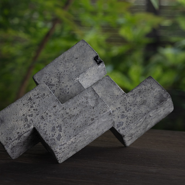MODERN RUINS Vase