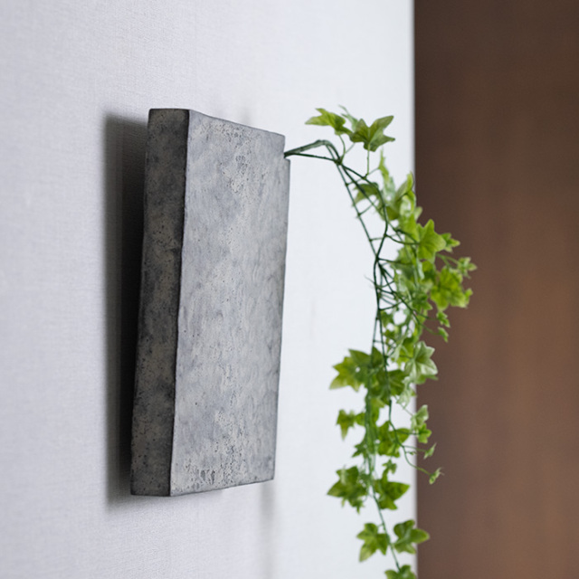 MODERN RUINS Vase