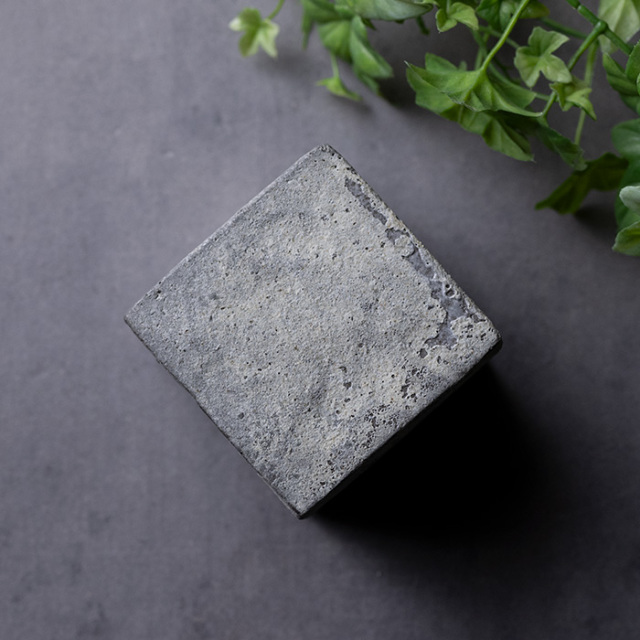 MODERN RUINS Vase
