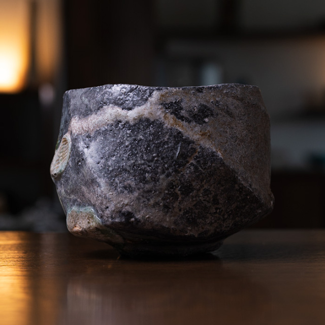 【抹茶碗】新学　伊賀焼　鎬茶碗　共箱　R1273 共箱付】送料無料 ｜抹茶碗 伊賀鎬茶碗（MA-282) 作家「新学」