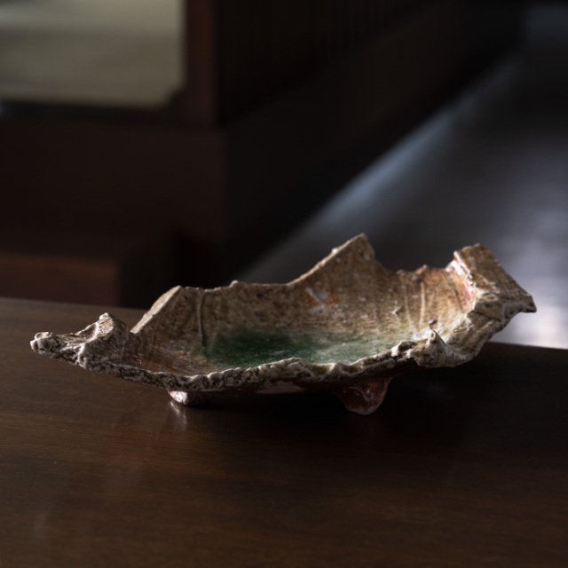 伊賀変形鎬皿（MA-311) 作家「新学」