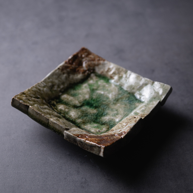 小皿 | 伊賀灰釉日々角鉢（MA-394) 作家「新学」