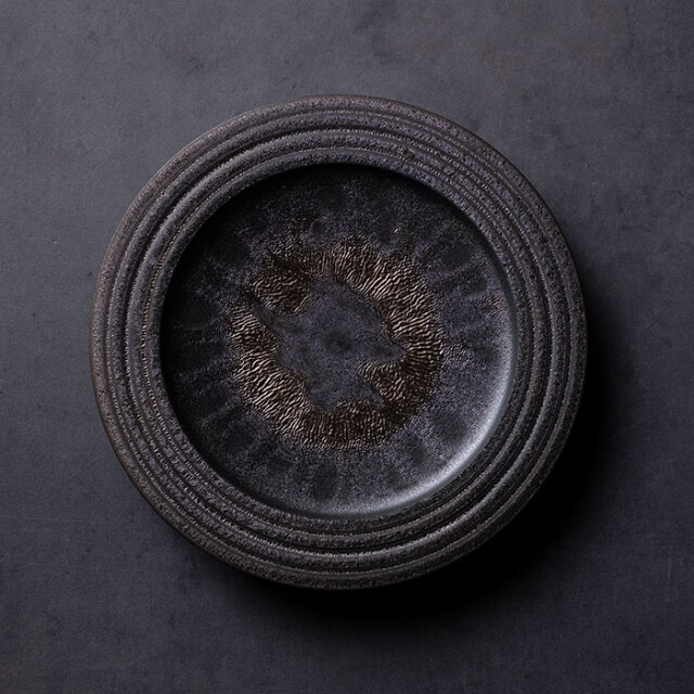 中皿 | 黒鳴リム皿-19cm- (MOT-011) 作家「田中元将」