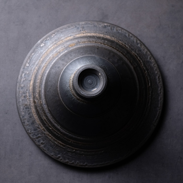 二人の陶芸作家作　花器 花器 | 黒鳴花入 (MOT-092) 作家「田中元将」