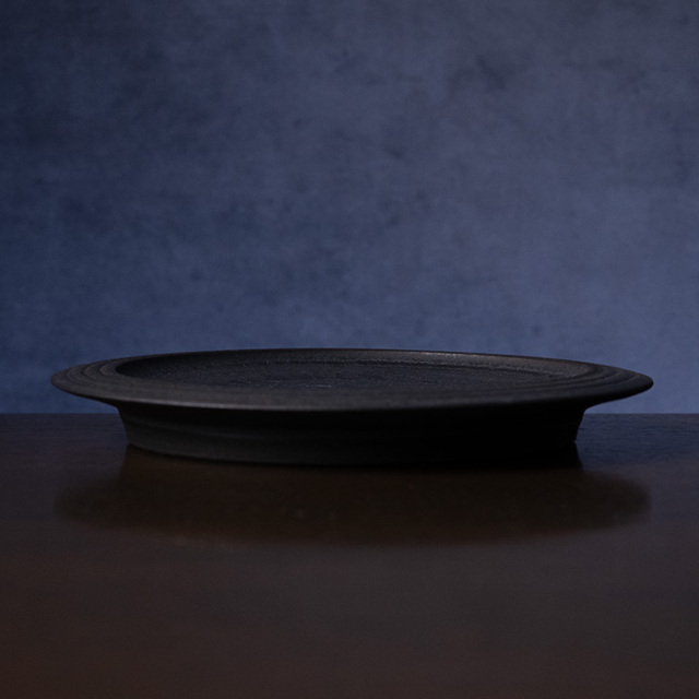 中皿 | 黒鳴リム皿 (MOT-098) 作家「田中元将」