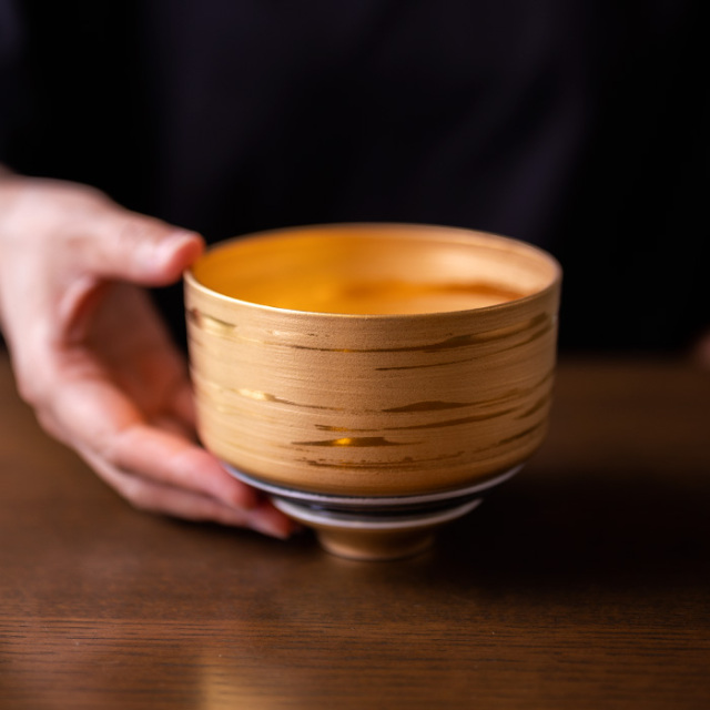 金の抹茶茶碗　