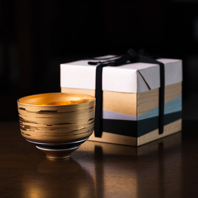金の抹茶茶碗　