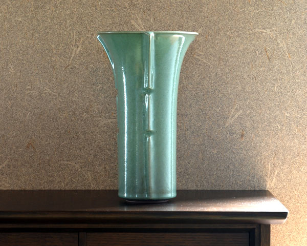 美濃翡翠三筋花瓶(木箱付）　林隆一郎