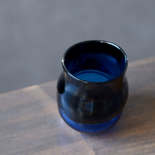 ガラス　DOMAKI “Blue” ぐい呑（SI-042）　作家「飯田将平」