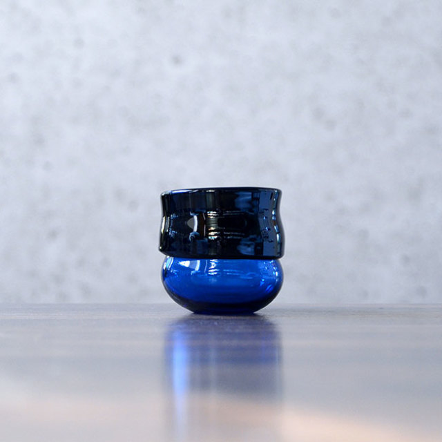 ガラス　DOMAKI “Blue” ぐい呑（SI-043）　作家「飯田将平」