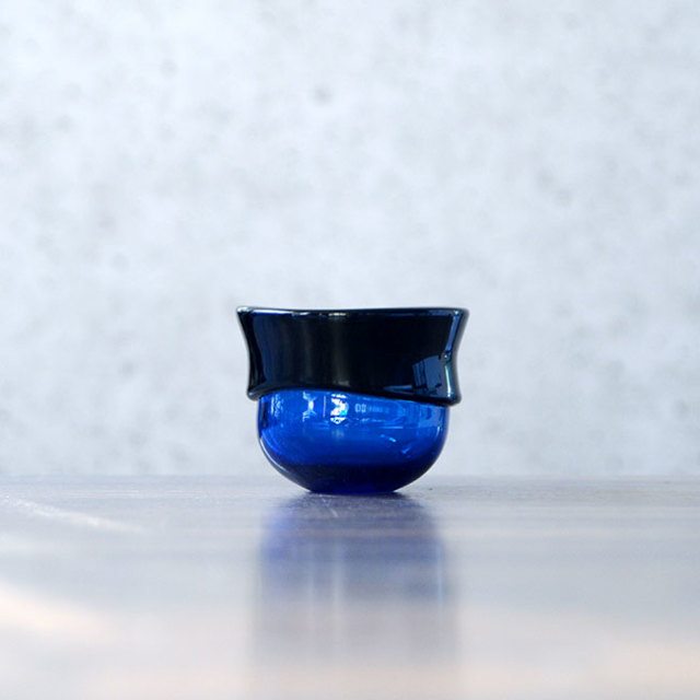ガラス　DOMAKI “Blue” ぐい呑（SI-044）　作家「飯田将平」