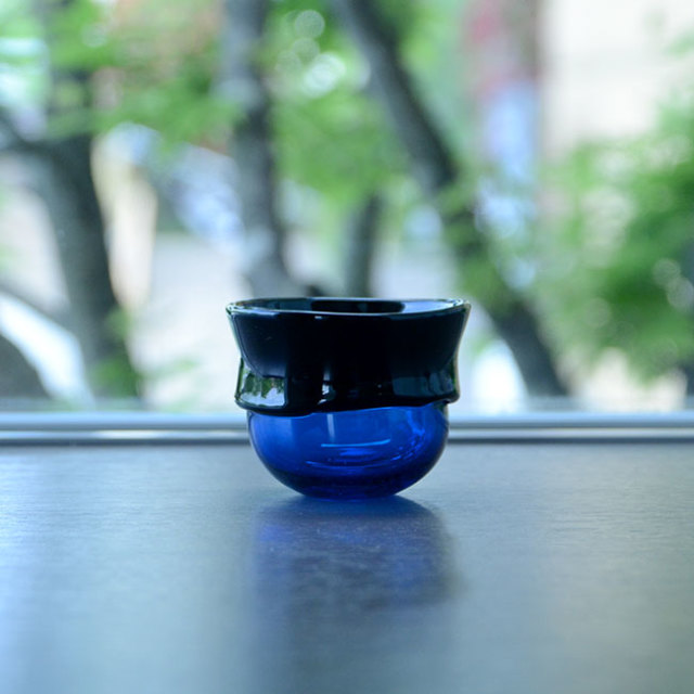 ガラス　DOMAKI “Blue” ぐい呑（SI-044）　作家「飯田将平」