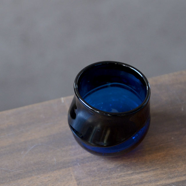 ガラス　DOMAKI “Blue” ぐい呑（SI-045）　作家「飯田将平」