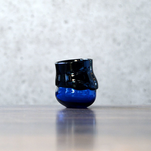 ガラス　DOMAKI “Blue” ぐい呑（SI-047）　作家「飯田将平」