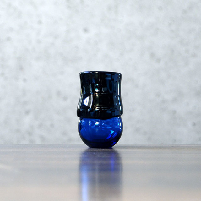 ガラス　DOMAKI “Blue” ぐい呑（SI-048）　作家「飯田将平」