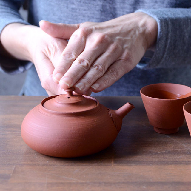 朱泥急須（共箱付A） 作家「山田想」