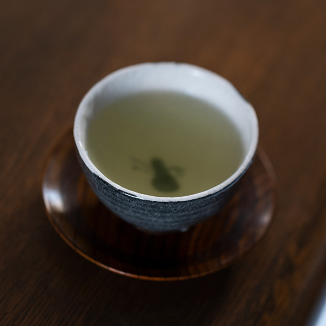 和食器 鼠志野黒鳥絵汲出湯呑(SS-117) 作家「佐々木好正」