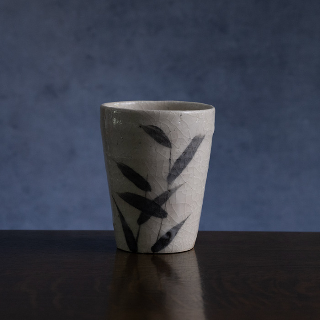 Shishi　着生版　陶板2枚 和食器｜長石釉草文フリーカップ(SS-132) 作家「佐々木好正」