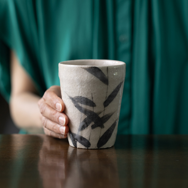 和食器｜長石釉草文フリーカップ(SS-132) 作家「佐々木好正」