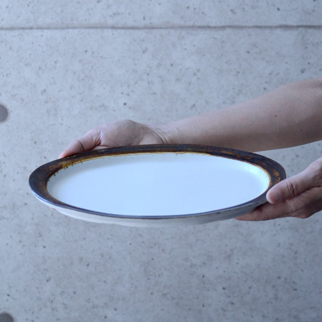 Oval Plate（茶）　作家「山本壮平」