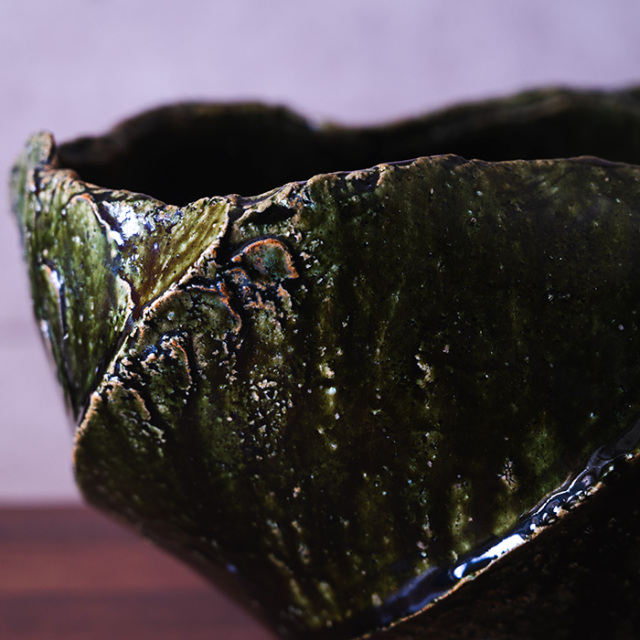 織部焼　加藤重高作　たたき出し　鉢　仕覆付　共布共箱　C　7000 織部焼 加藤重高作 たたき出し 鉢 仕覆付 共布共箱 C 7000 織部