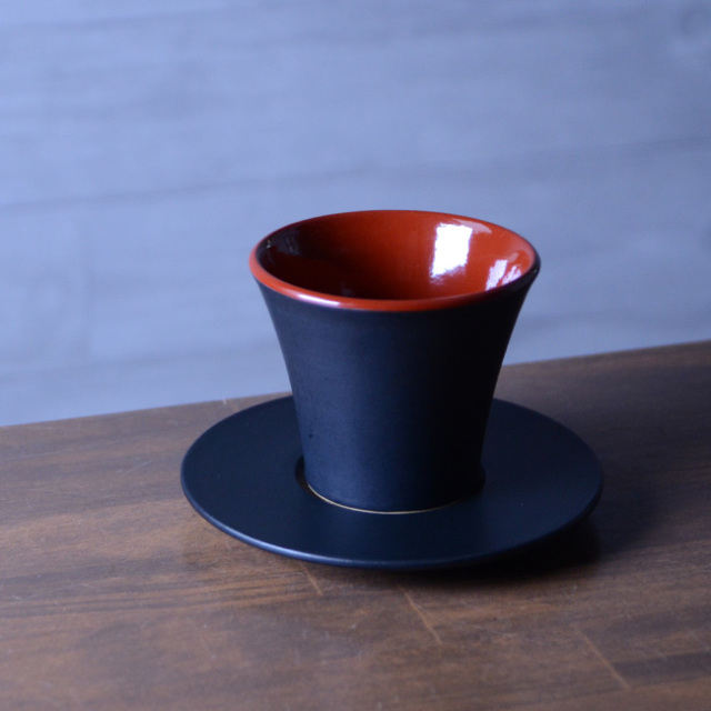 和食器 黒釉赤彩カップ＆ソーサ 作家「森野知子」