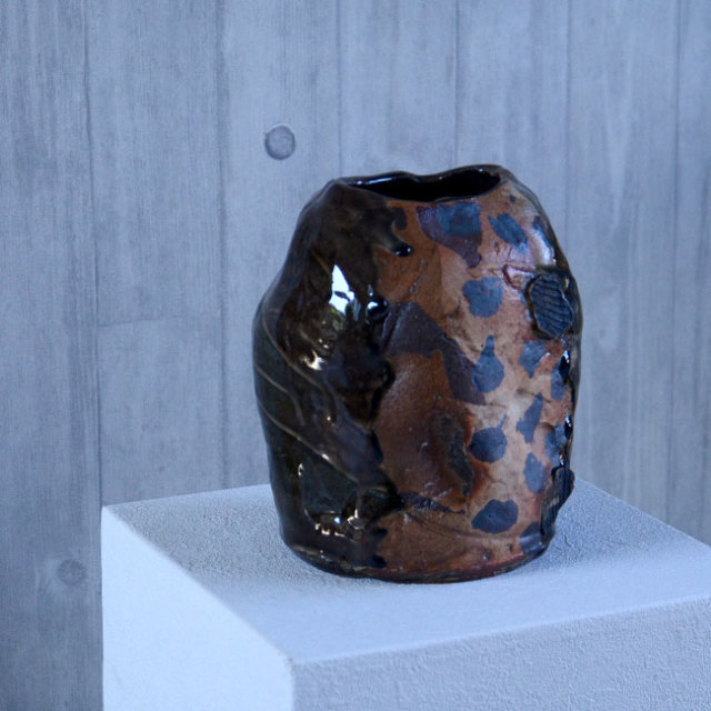 灰釉鉄絵花器　作家「木村貴史」