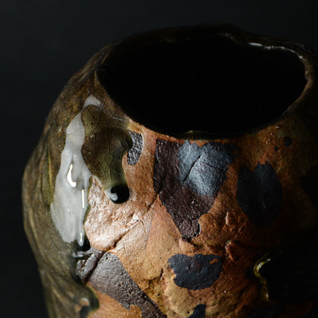灰釉鉄絵花器　作家「木村貴史」