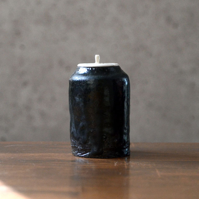 黒茶入A　　作家「横山拓也」