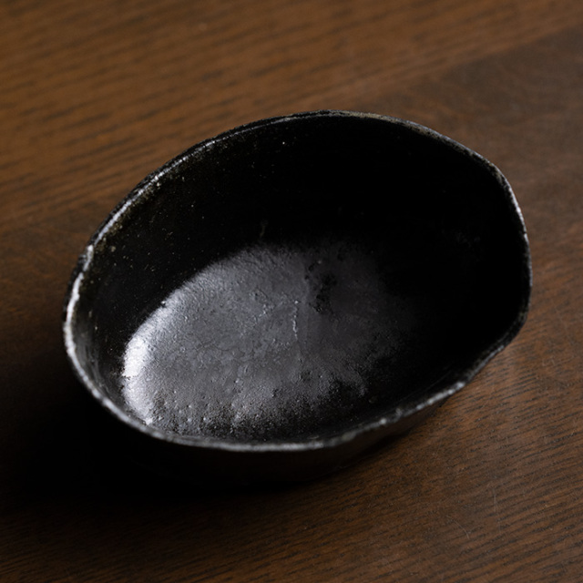 黒茶碗　横山拓也