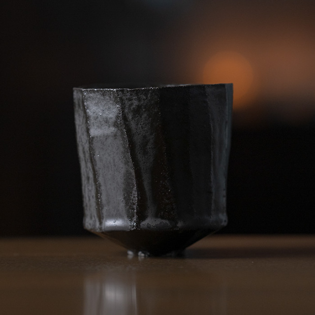 黒碗　横山拓也