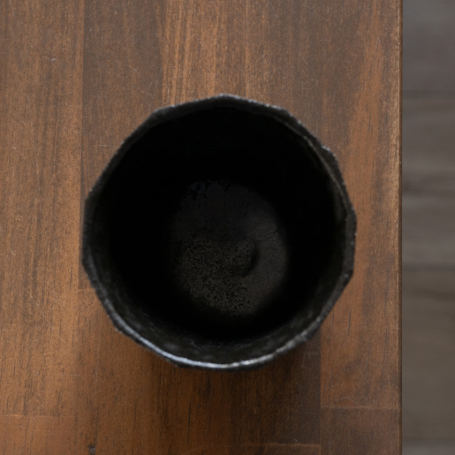 黒碗　横山拓也
